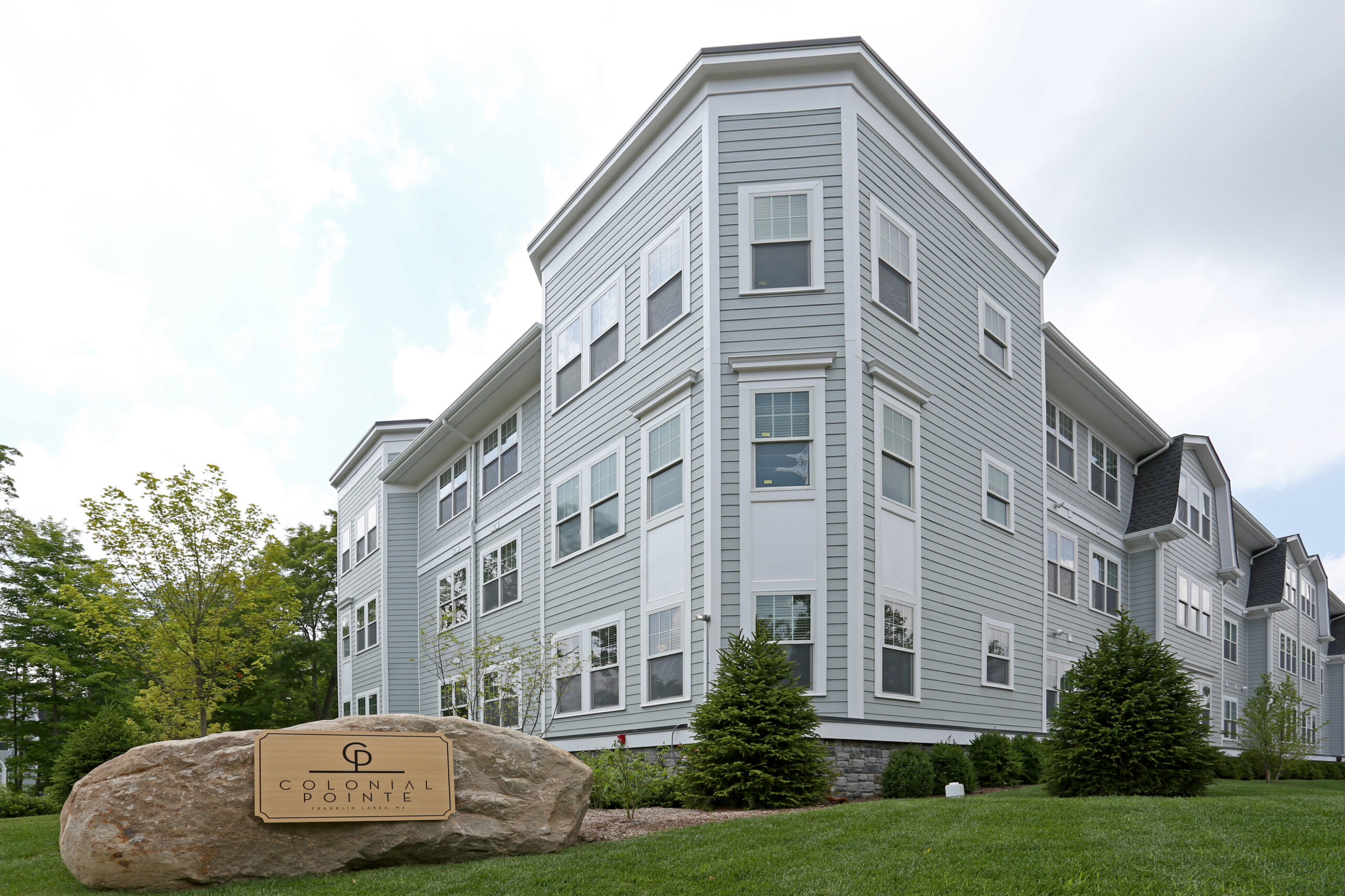 Building elevation with Colonial Pointe monument sign